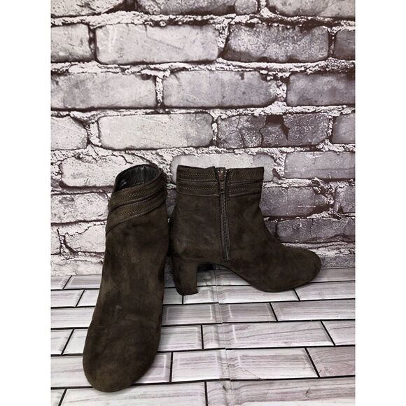 Clarks Active Brown Suede Leather Side Zip Heel Booties Boots Women Sz 6M US/37 - Picture 16 of 16